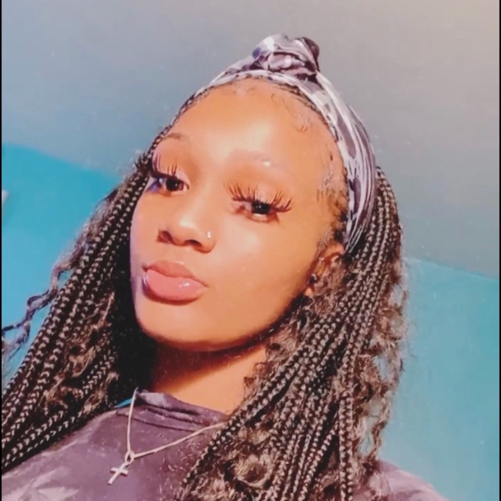 Meet your Posher, Shania